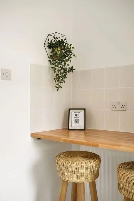 Cosy & Modern Property In London - Sleeps Up To 5 Apartment